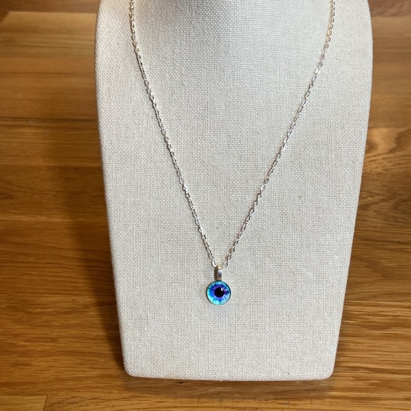 Beautiful dainty Evil Eye Pendant Necklace - Picture 2 of 4